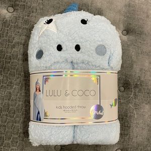 NWT LuLu & Coco Kids Hooded Throw